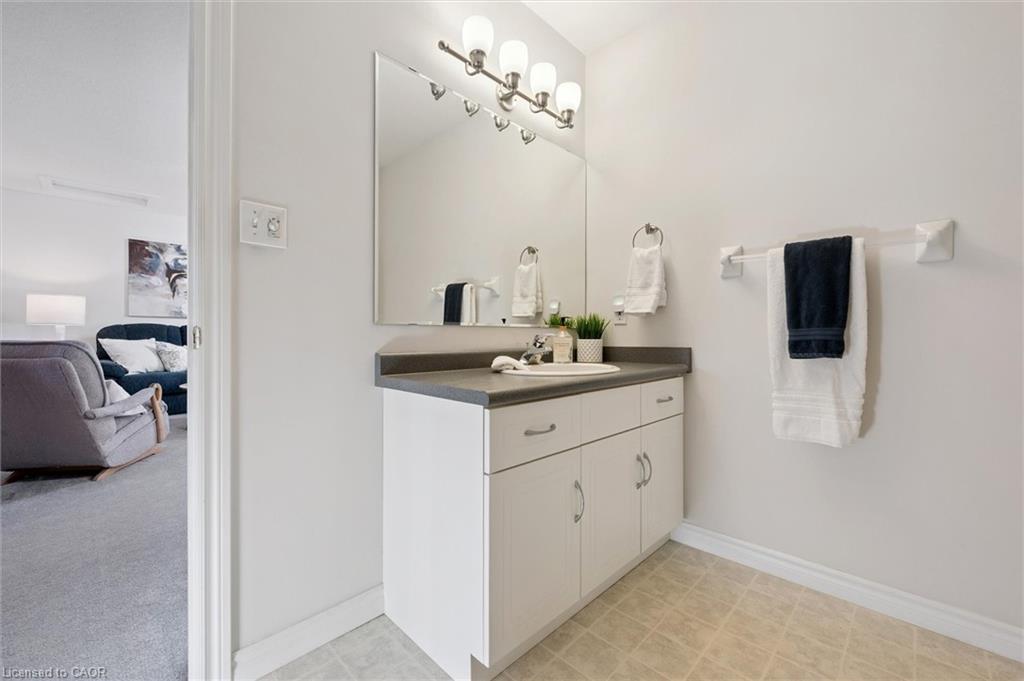 17 Terraview Crescent, Guelph, ON - Indoor Photo Showing Bathroom