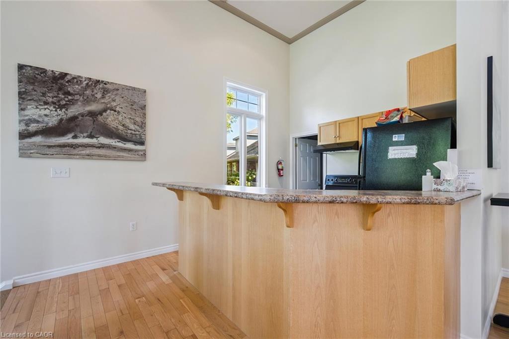 17 Terraview Crescent, Guelph, ON - Indoor Photo Showing Kitchen