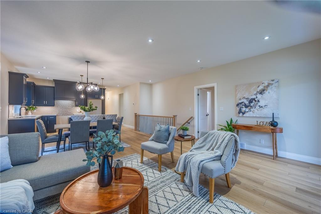 93 Duchess Drive, Delhi, ON - Indoor Photo Showing Living Room