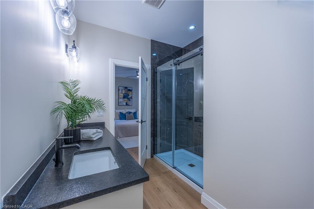 93 Duchess Drive, Delhi, ON - Indoor Photo Showing Bathroom