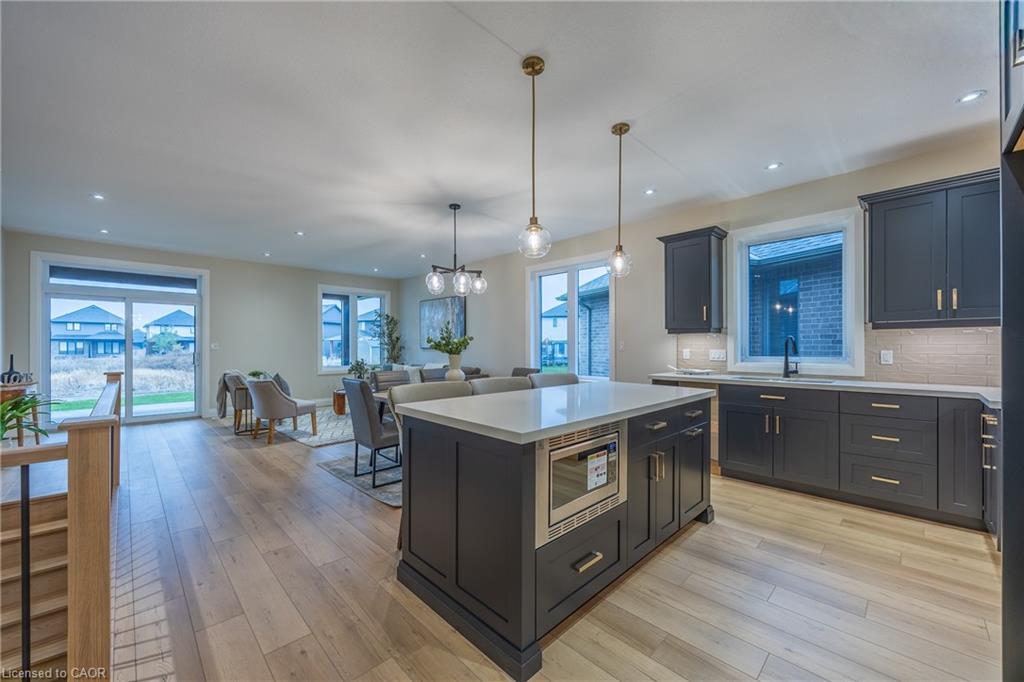 93 Duchess Drive, Delhi, ON - Indoor Photo Showing Kitchen With Upgraded Kitchen