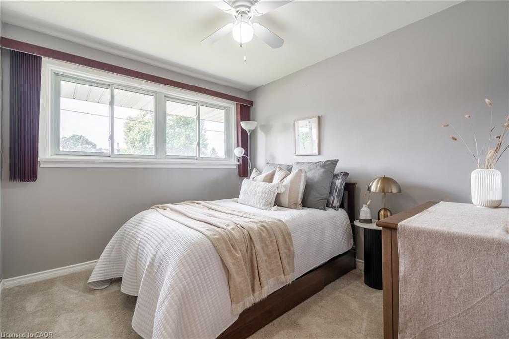 7 Kenwood Crescent, Hamilton, ON - Indoor Photo Showing Bedroom