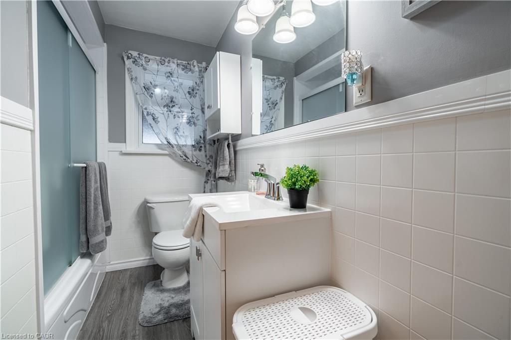 7 Kenwood Crescent, Hamilton, ON - Indoor Photo Showing Bathroom
