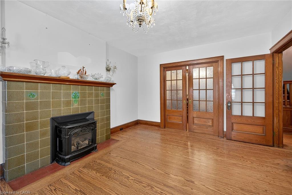 103 Leinster Avenue S, Hamilton, ON - Indoor With Fireplace