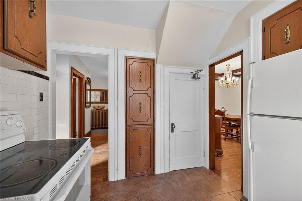 103 Leinster Avenue S, Hamilton, ON - Indoor