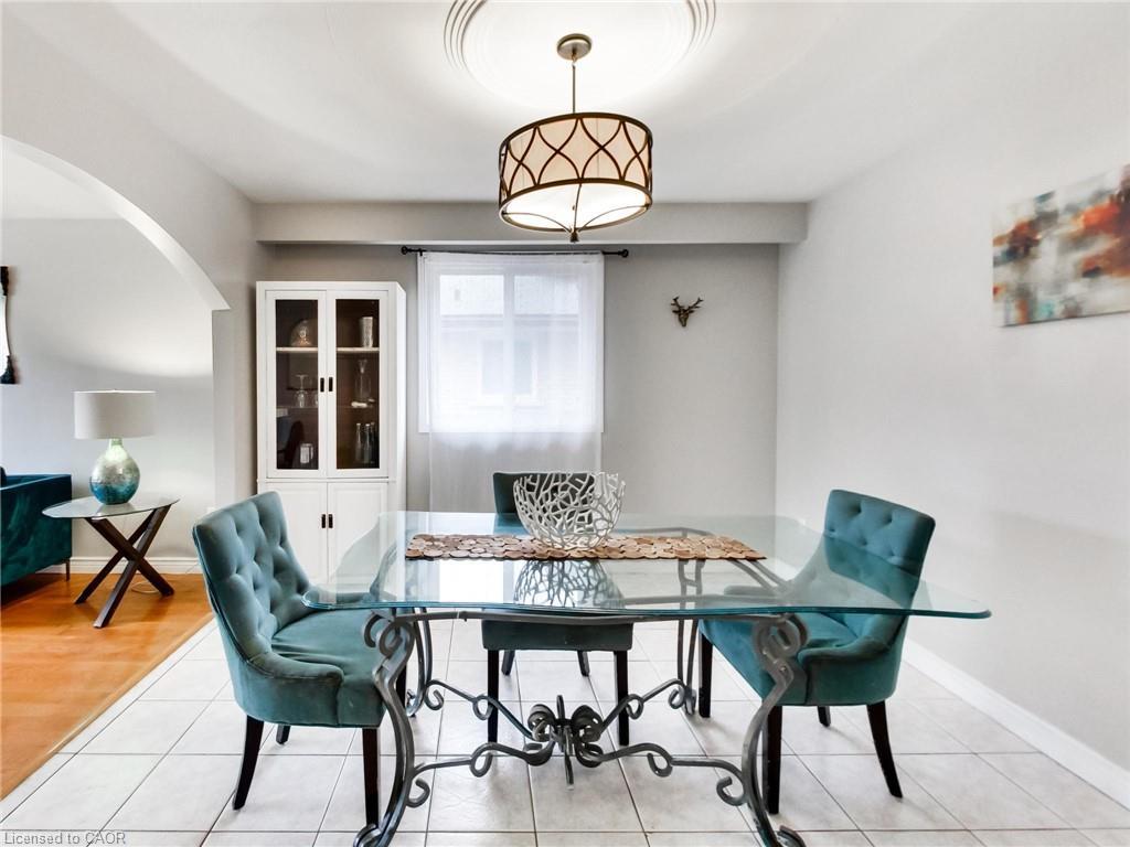 18 Pavarotti Court, Hamilton, ON - Indoor Photo Showing Dining Room