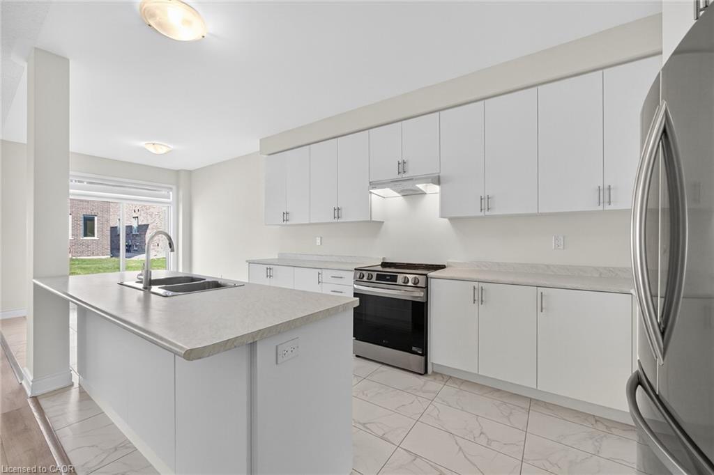 47 Bloomfield Crescent, Cambridge, ON - Indoor Photo Showing Kitchen With Double Sink