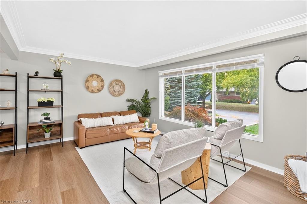 6 Princess Ann Circle, St. Catharines, ON - Indoor Photo Showing Living Room