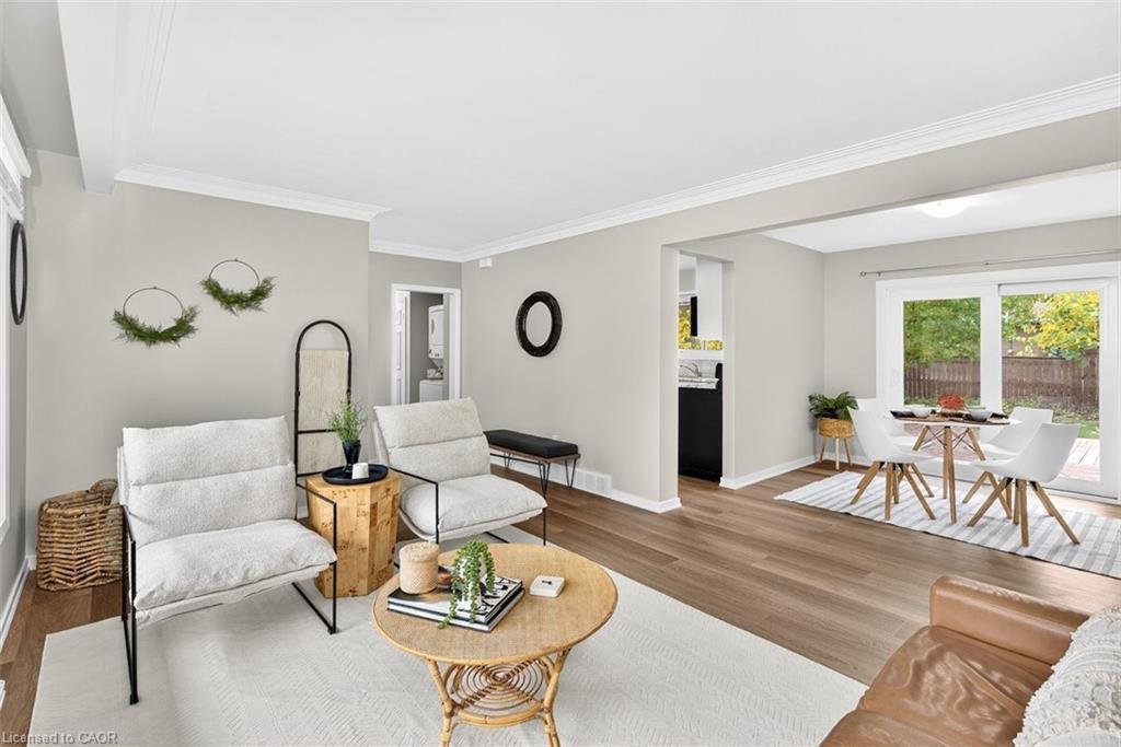 6 Princess Ann Circle, St. Catharines, ON - Indoor Photo Showing Living Room