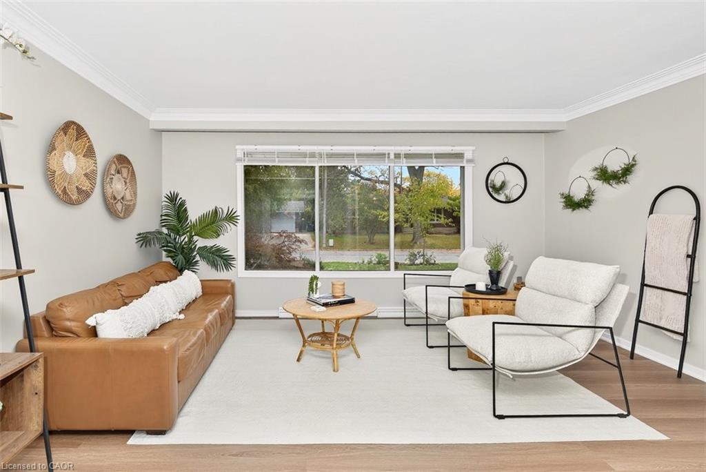 6 Princess Ann Circle, St. Catharines, ON - Indoor Photo Showing Living Room