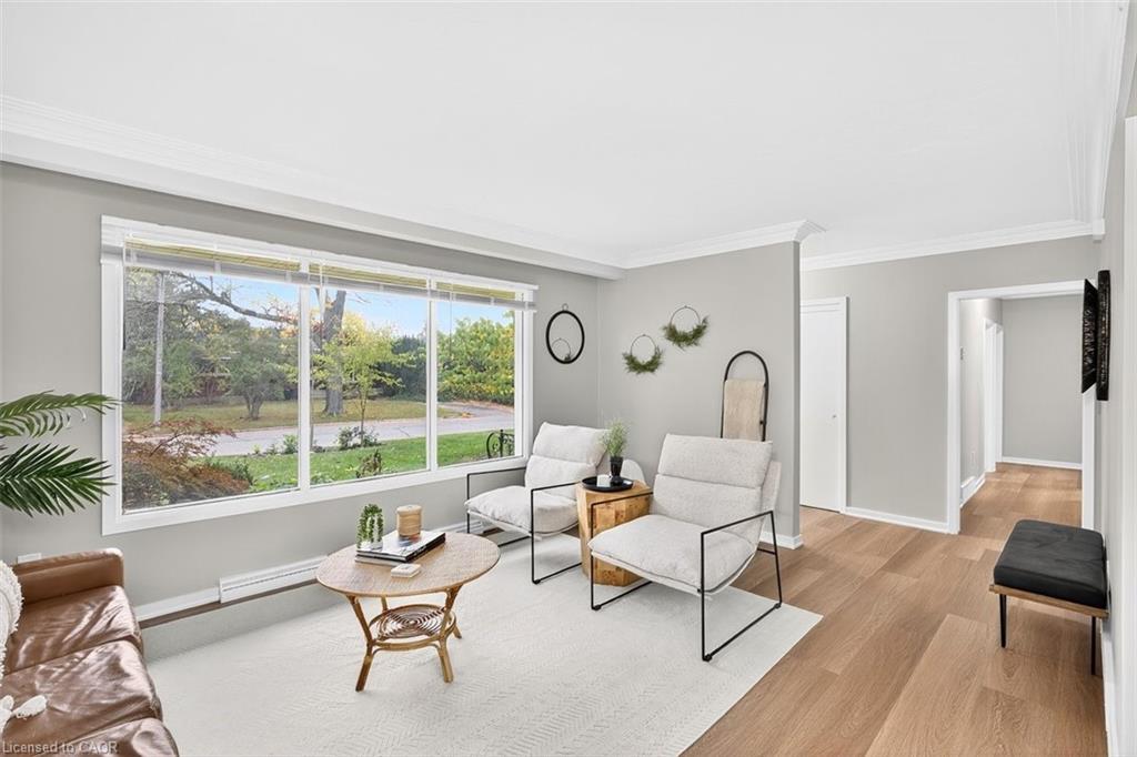 6 Princess Ann Circle, St. Catharines, ON - Indoor Photo Showing Living Room