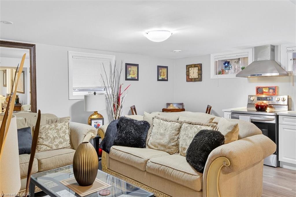 6 Princess Ann Circle, St. Catharines, ON - Indoor Photo Showing Living Room