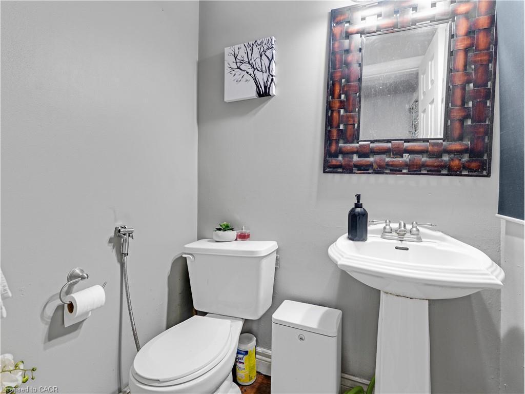 40 Yeoville Court, Hamilton, ON - Indoor Photo Showing Bathroom