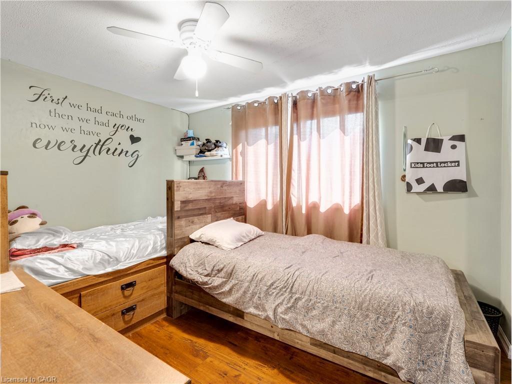 40 Yeoville Court, Hamilton, ON - Indoor Photo Showing Bedroom