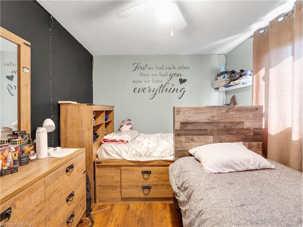 40 Yeoville Court, Hamilton, ON - Indoor Photo Showing Bedroom