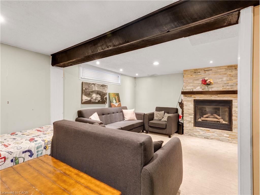 40 Yeoville Court, Hamilton, ON - Indoor With Fireplace