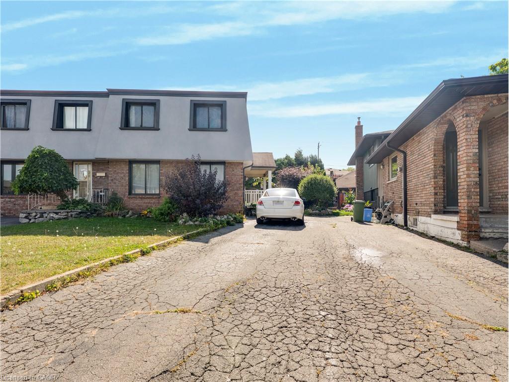 40 Yeoville Court, Hamilton, ON - Outdoor