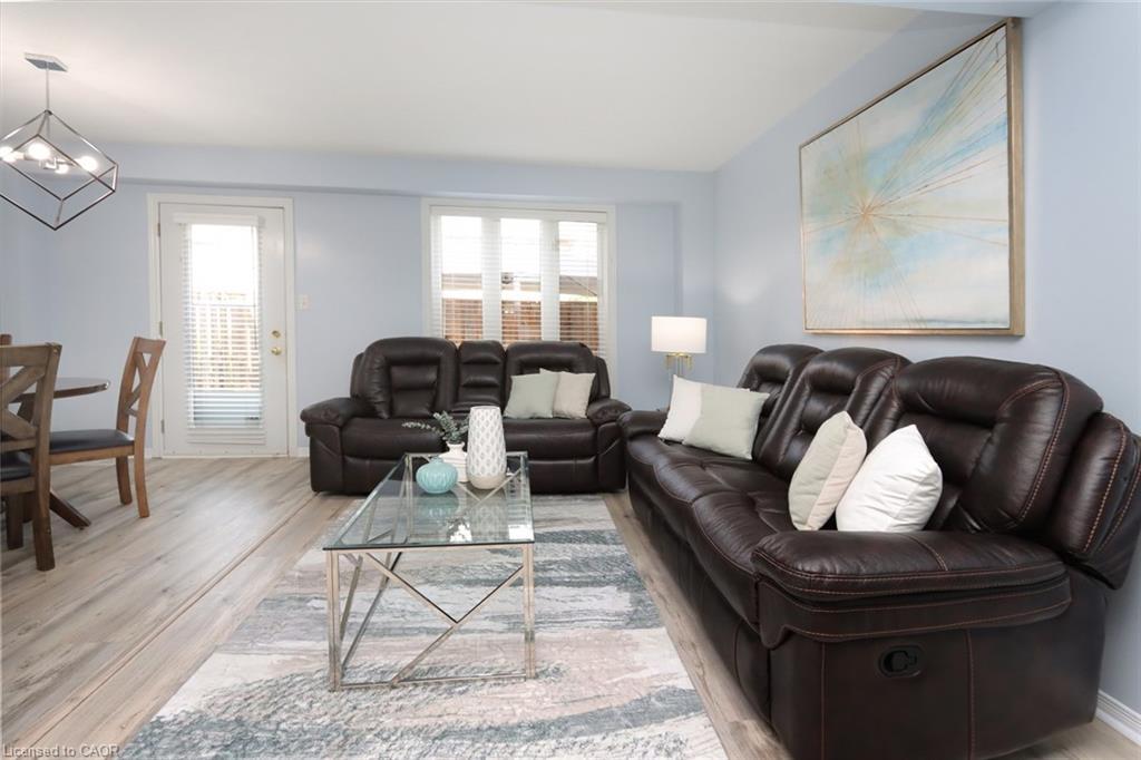 25-1771 Upper Wentworth Street, Hamilton, ON - Indoor Photo Showing Living Room