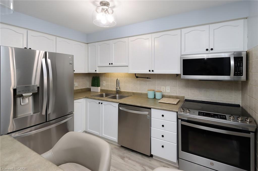 25-1771 Upper Wentworth Street, Hamilton, ON - Indoor Photo Showing Kitchen With Double Sink