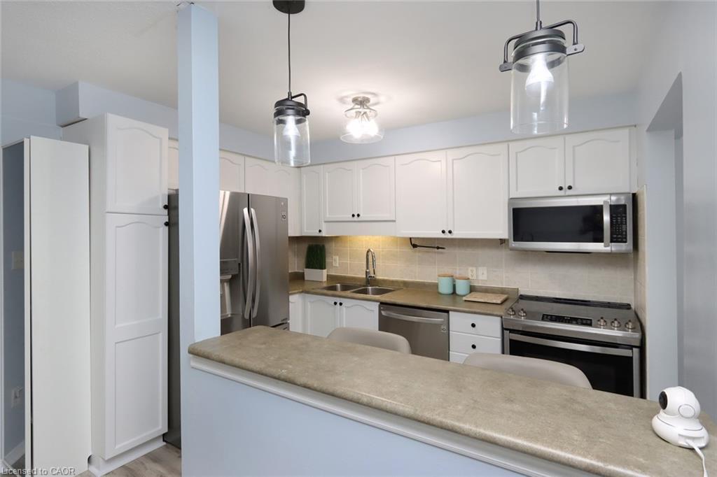 25-1771 Upper Wentworth Street, Hamilton, ON - Indoor Photo Showing Kitchen With Double Sink