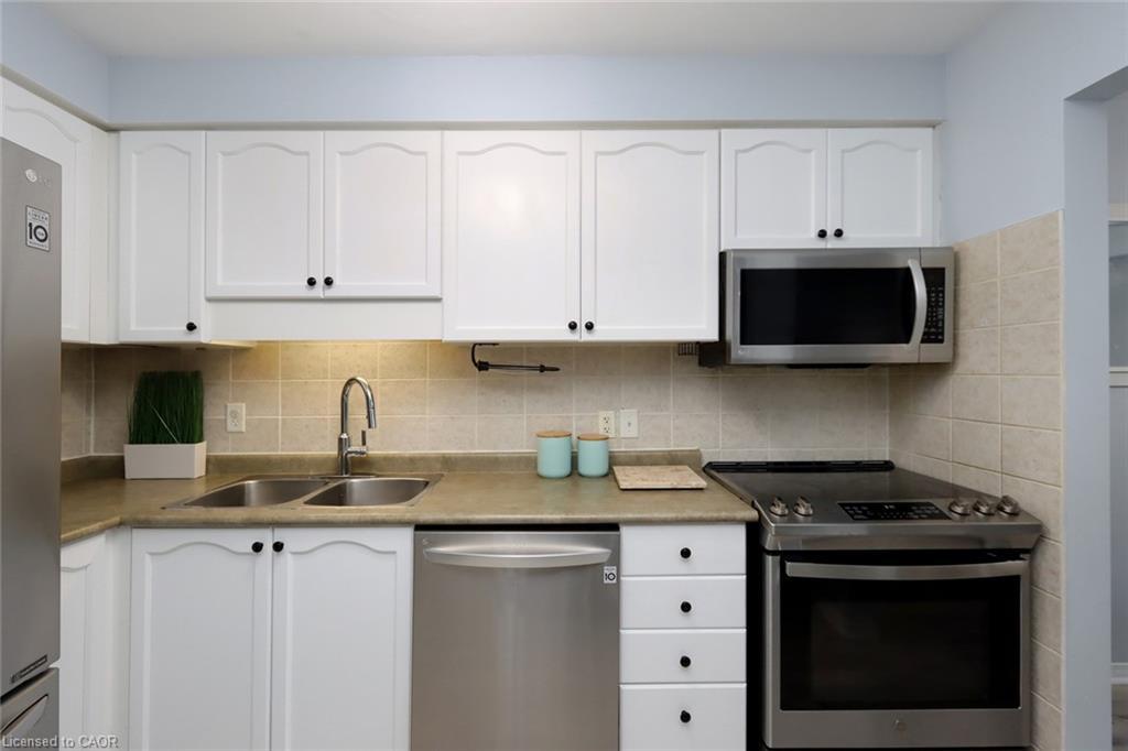 25-1771 Upper Wentworth Street, Hamilton, ON - Indoor Photo Showing Kitchen With Double Sink