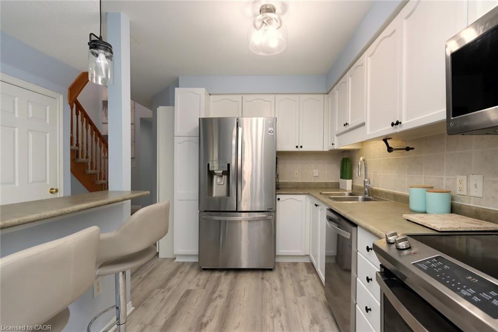 25-1771 Upper Wentworth Street, Hamilton, ON - Indoor Photo Showing Kitchen With Double Sink