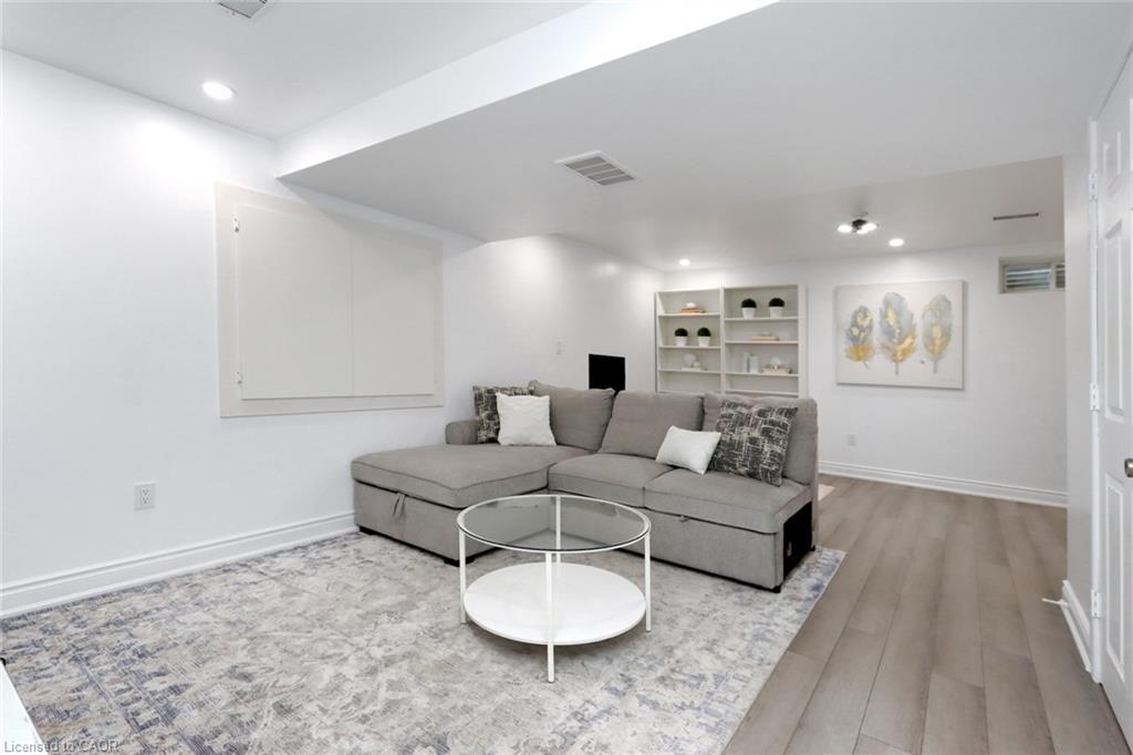 25-1771 Upper Wentworth Street, Hamilton, ON - Indoor Photo Showing Living Room