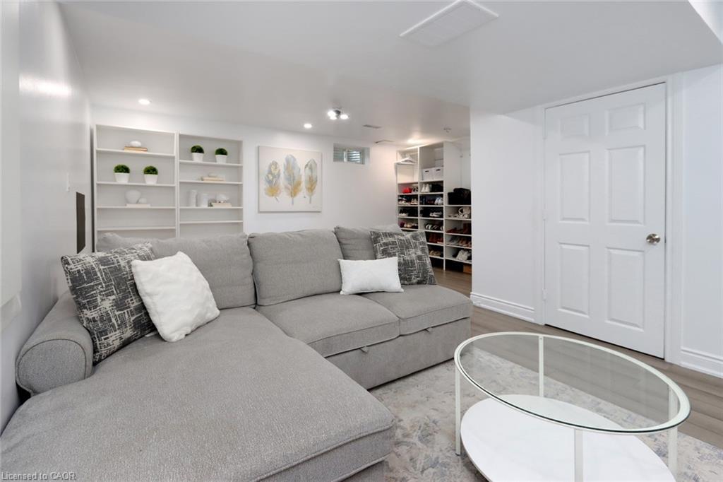 25-1771 Upper Wentworth Street, Hamilton, ON - Indoor Photo Showing Living Room