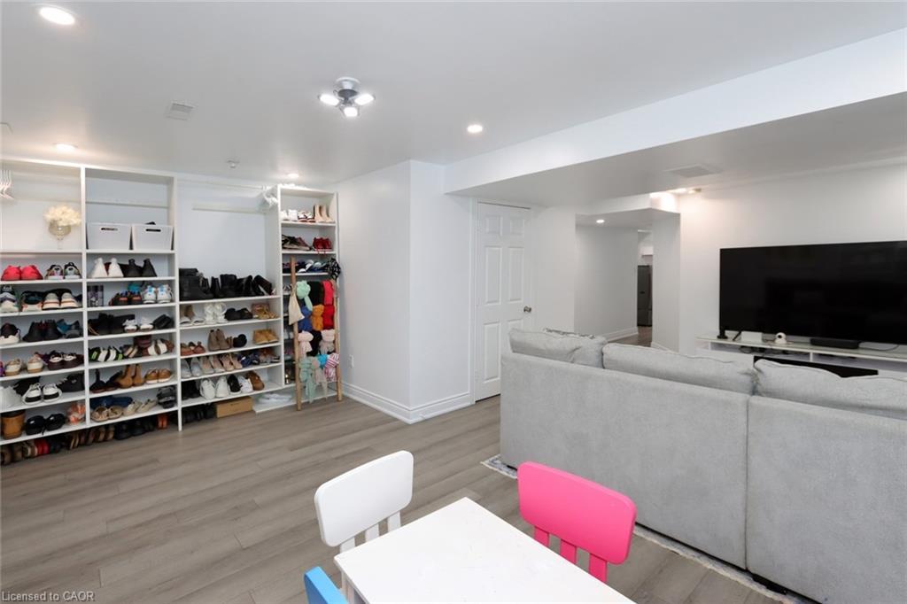 25-1771 Upper Wentworth Street, Hamilton, ON - Indoor Photo Showing Living Room