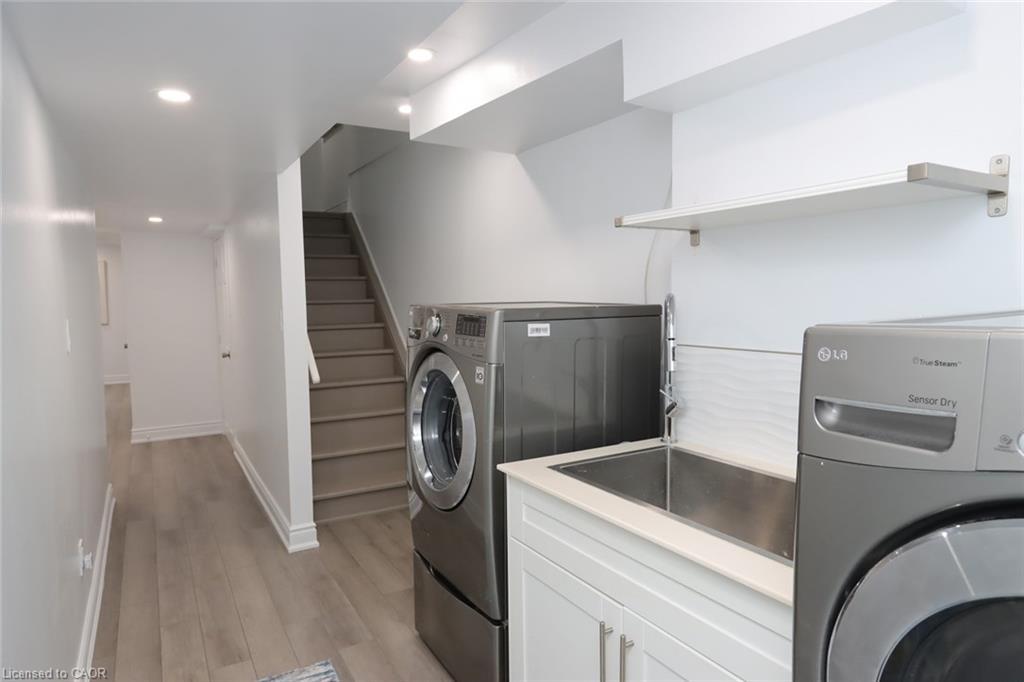 25-1771 Upper Wentworth Street, Hamilton, ON - Indoor Photo Showing Laundry Room
