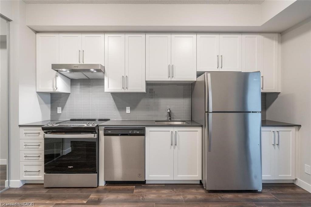 805-15 Queen Street S, Hamilton, ON - Indoor Photo Showing Kitchen With Stainless Steel Kitchen