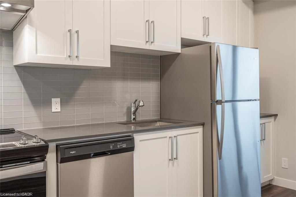 805-15 Queen Street S, Hamilton, ON - Indoor Photo Showing Kitchen With Stainless Steel Kitchen