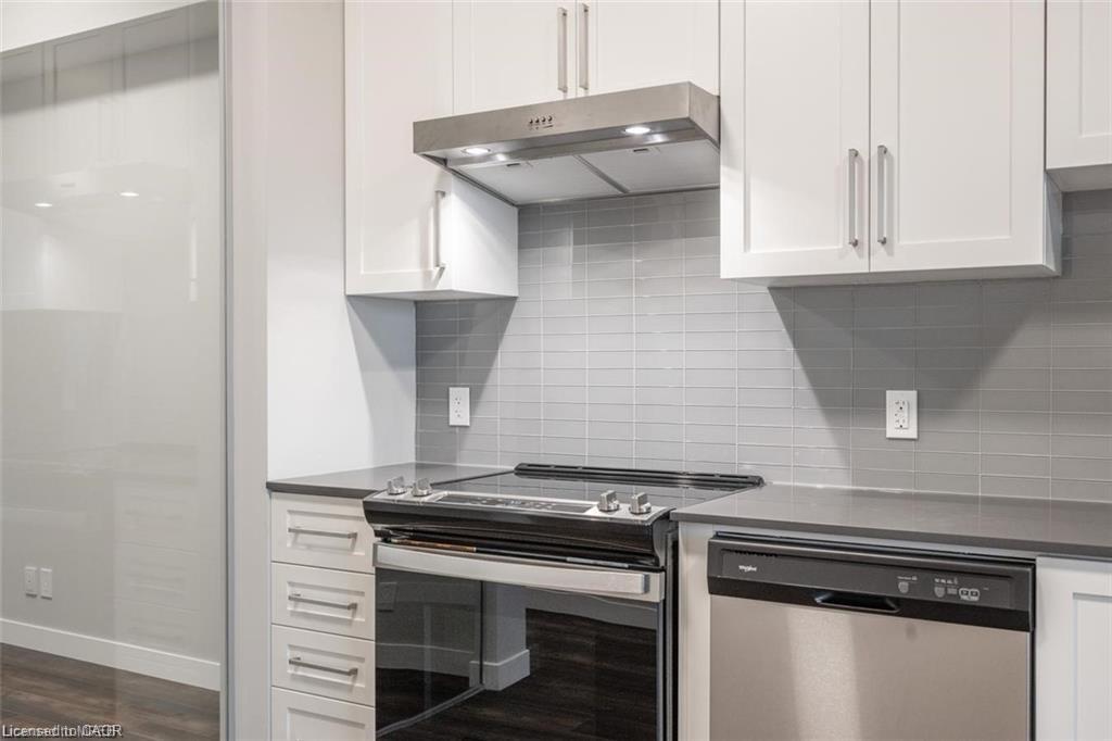 805-15 Queen Street S, Hamilton, ON - Indoor Photo Showing Kitchen With Upgraded Kitchen