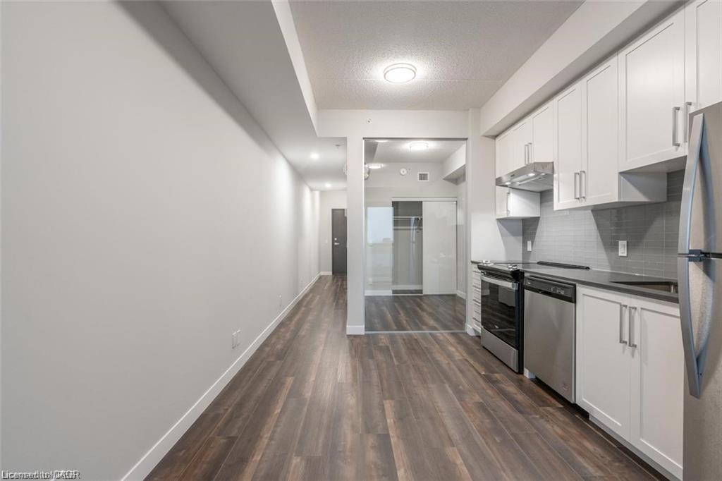 805-15 Queen Street S, Hamilton, ON - Indoor Photo Showing Kitchen
