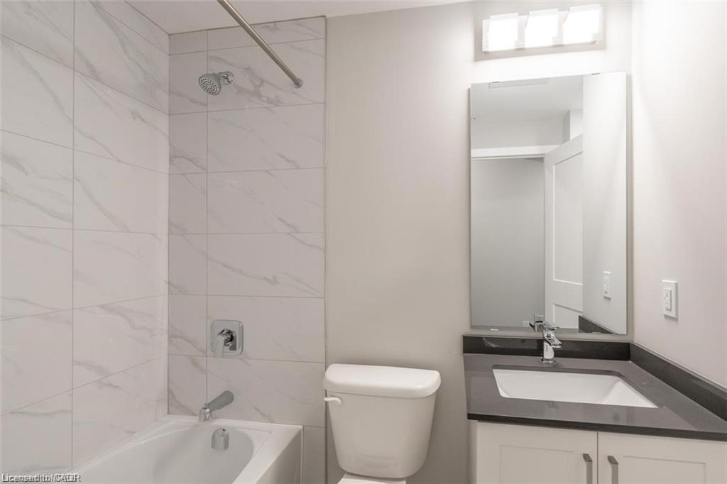 805-15 Queen Street S, Hamilton, ON - Indoor Photo Showing Bathroom