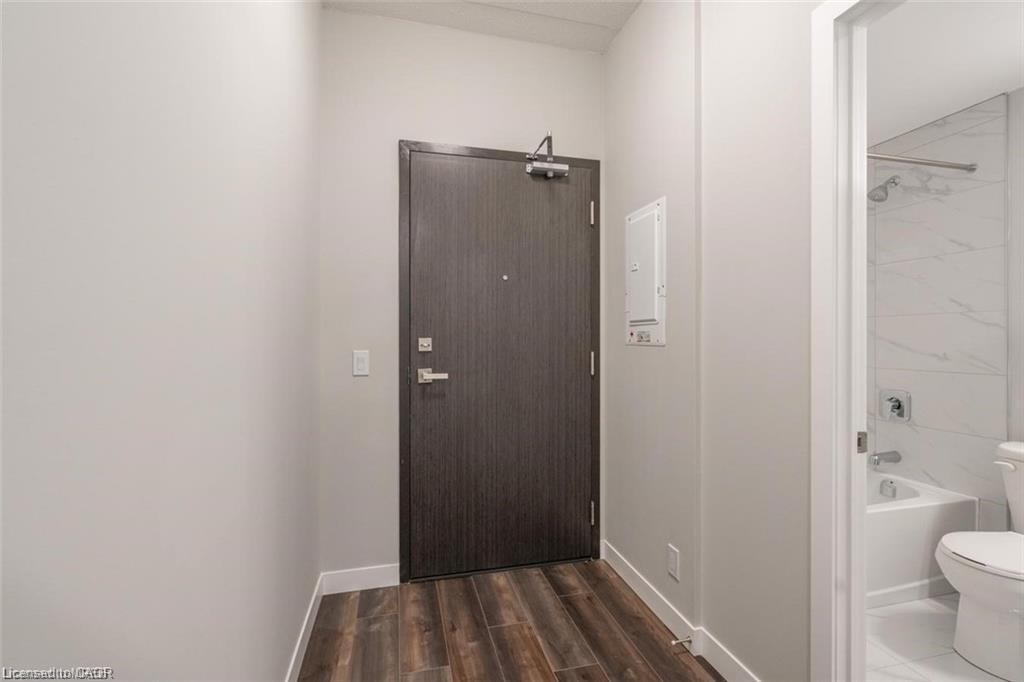 805-15 Queen Street S, Hamilton, ON - Indoor Photo Showing Bathroom