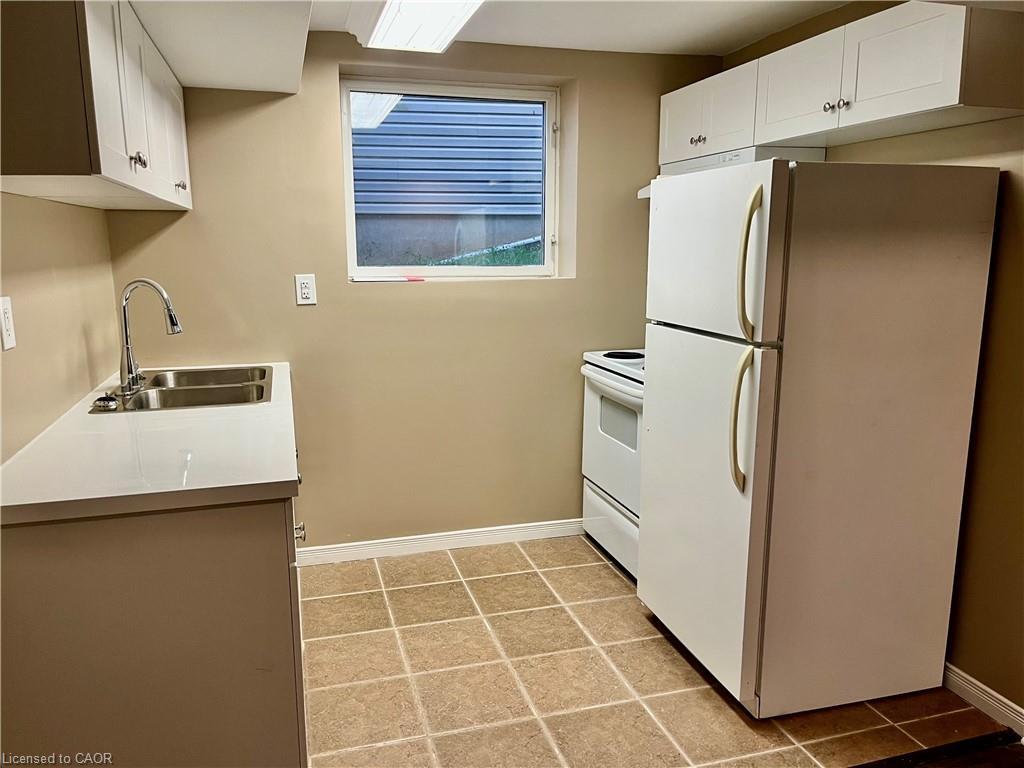 779 Angler Way, Waterloo, ON - Indoor Photo Showing Kitchen With Double Sink