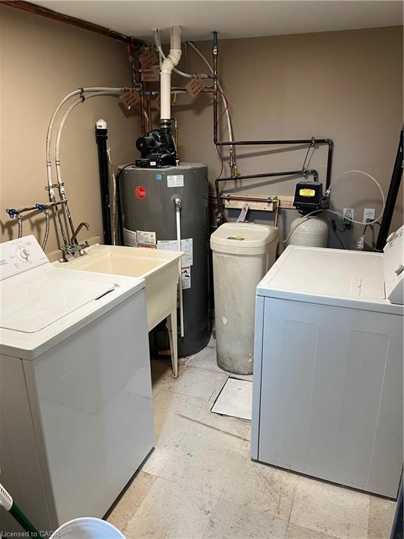 779 Angler Way, Waterloo, ON - Indoor Photo Showing Laundry Room