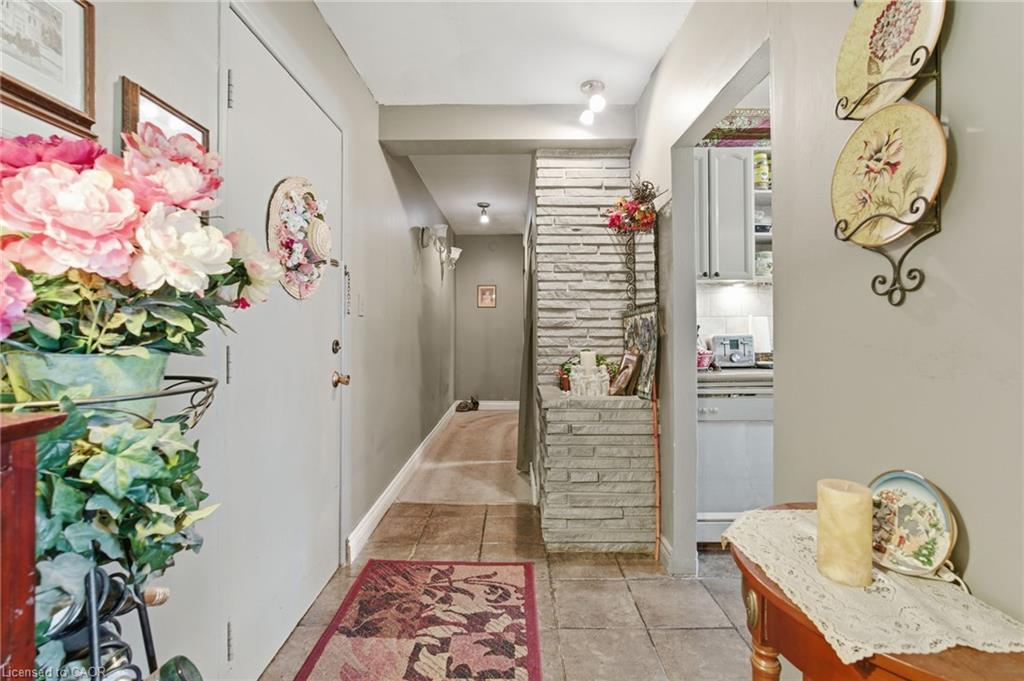 103-510 Queenston Road, Hamilton, ON - Indoor Photo Showing Other Room