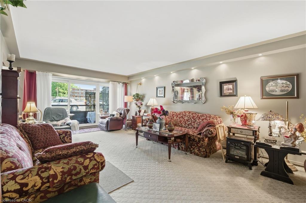 103-510 Queenston Road, Hamilton, ON - Indoor Photo Showing Living Room