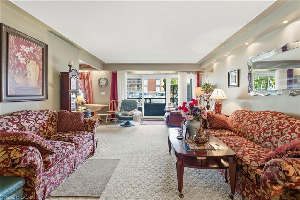 103-510 Queenston Road, Hamilton, ON - Indoor Photo Showing Living Room