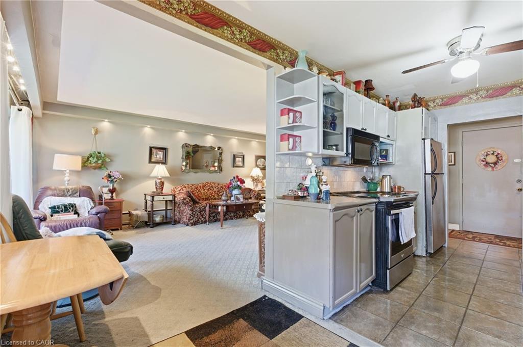 103-510 Queenston Road, Hamilton, ON - Indoor Photo Showing Kitchen