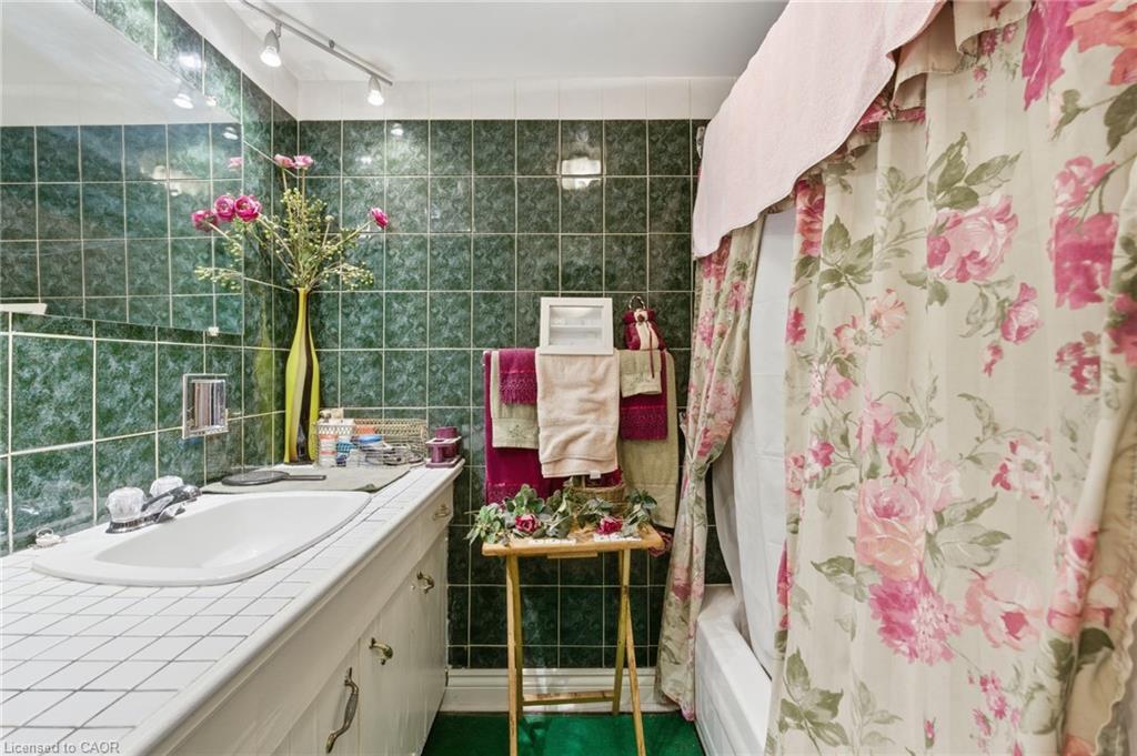 103-510 Queenston Road, Hamilton, ON - Indoor Photo Showing Bathroom