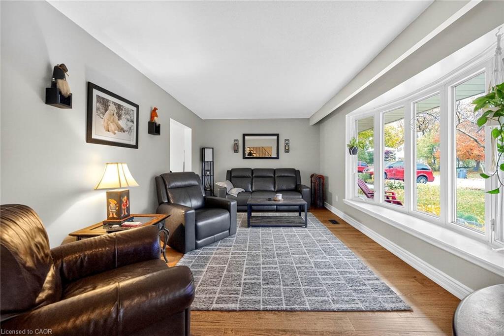 14 Caledon Crescent, Brampton, ON - Indoor Photo Showing Living Room