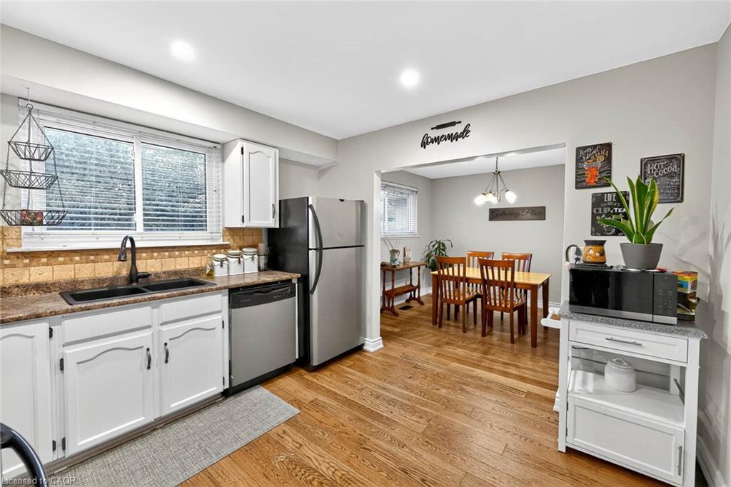 14 Caledon Crescent, Brampton, ON - Indoor Photo Showing Kitchen With Double Sink