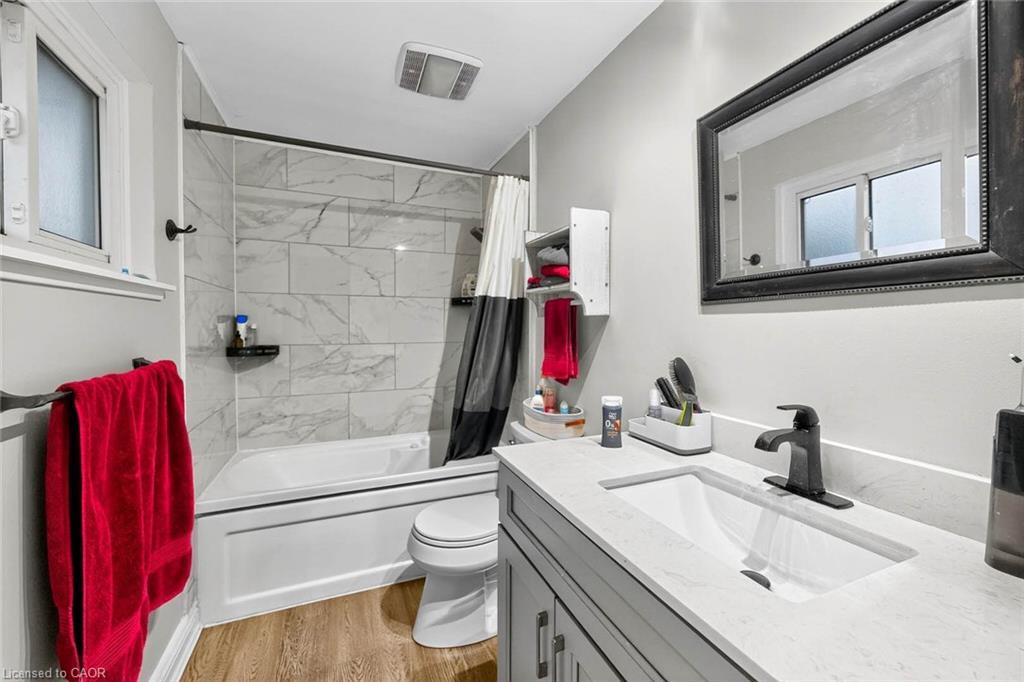 14 Caledon Crescent, Brampton, ON - Indoor Photo Showing Bathroom