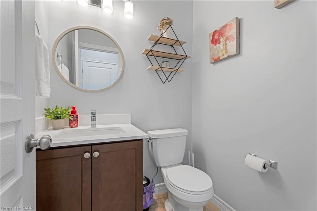 28 Charleswood Crescent, Hamilton, ON - Indoor Photo Showing Bathroom