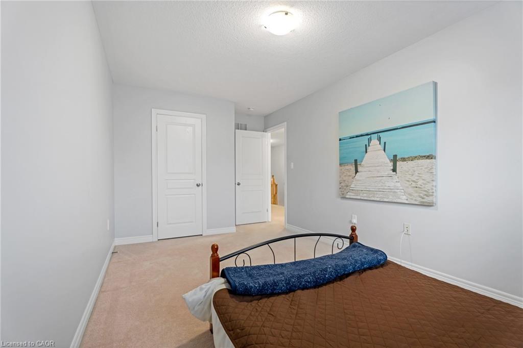 28 Charleswood Crescent, Hamilton, ON - Indoor Photo Showing Bedroom