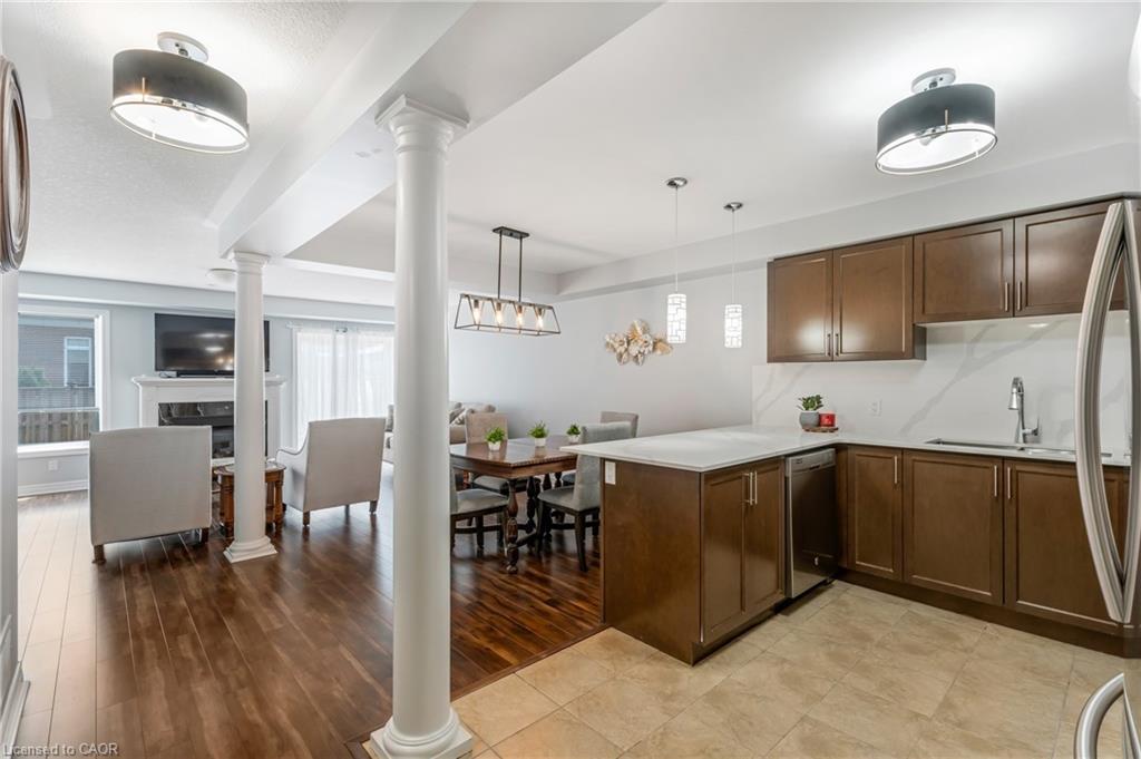 28 Charleswood Crescent, Hamilton, ON - Indoor Photo Showing Other Room