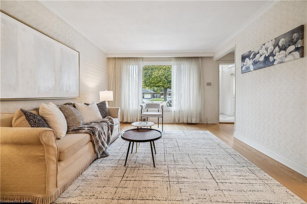 532 Elwood Road, Burlington, ON - Indoor Photo Showing Living Room
